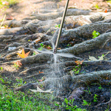 High Pressure Water Coming out from Tomahawk Irrigation Rod Attachment for Backpack Sprayer